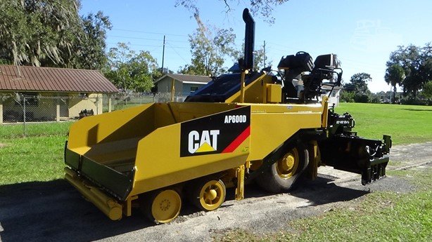 2011 CATERPILLAR AP-600D — photo 1