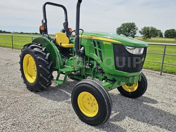 2015 John Deere 5055E — photo 1