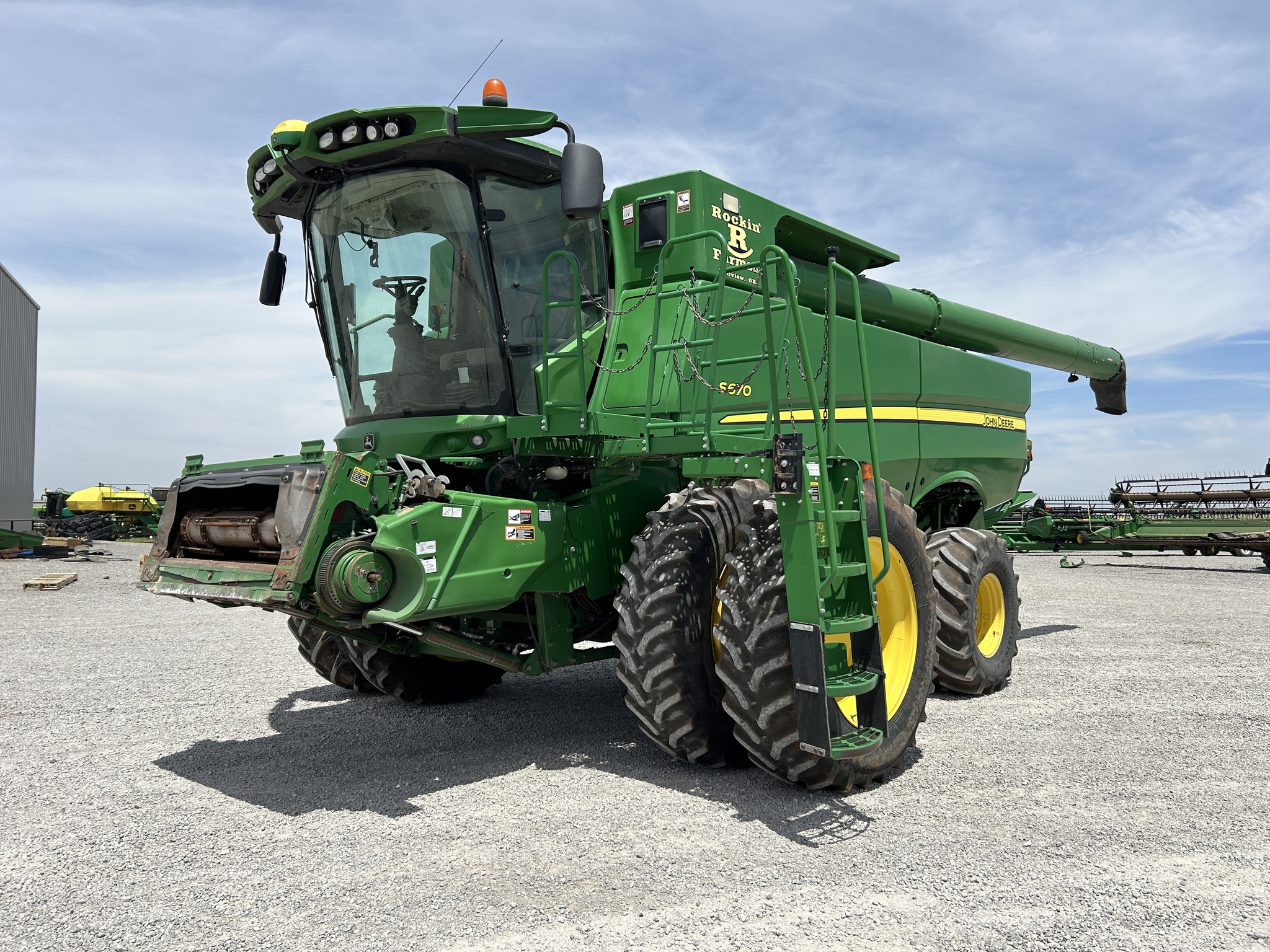 2015 John Deere S670 — photo 1
